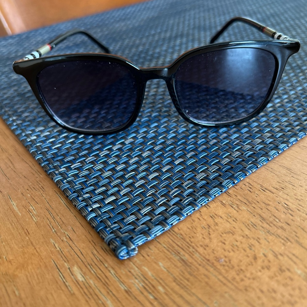 Burberry Stylish Black Sunglasses no case